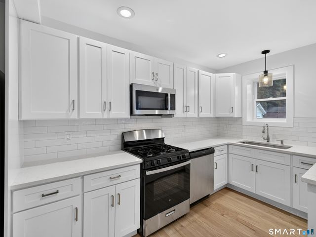 21 Edward Avenue, Norwich, CT 06360
