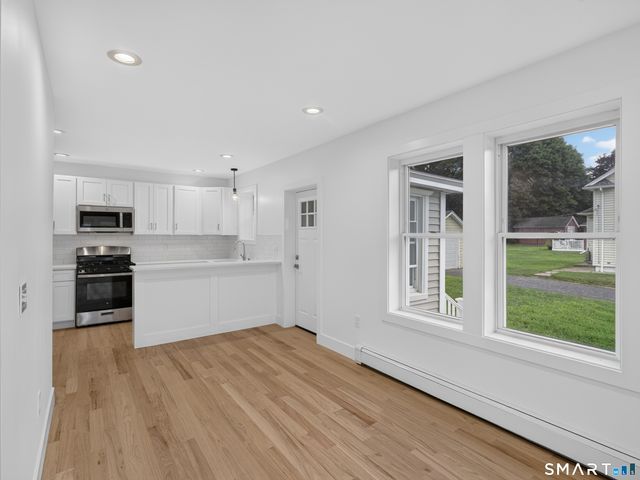 21 Edward Avenue, Norwich, CT 06360