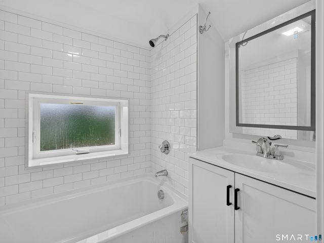 21 Edward Avenue, Norwich, CT 06360