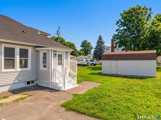 21 Edward Avenue, Norwich, CT 06360