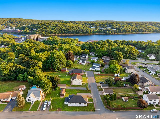 21 Edward Avenue, Norwich, CT 06360