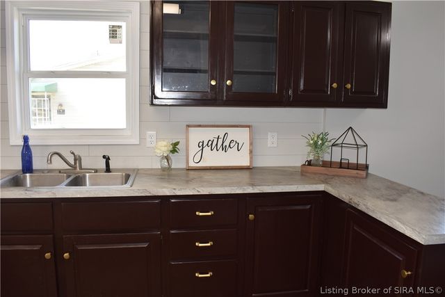 714 E 10th Street, Jeffersonville, IN 47130