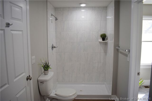 714 E 10th Street, Jeffersonville, IN 47130