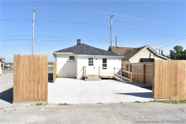 714 E 10th Street, Jeffersonville, IN 47130