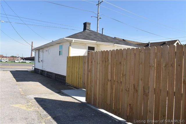 714 E 10th Street, Jeffersonville, IN 47130