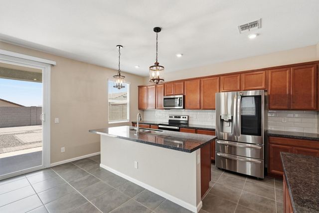 17851 W Daley Lane, Surprise, AZ 85387