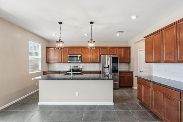 17851 W Daley Lane, Surprise, AZ 85387