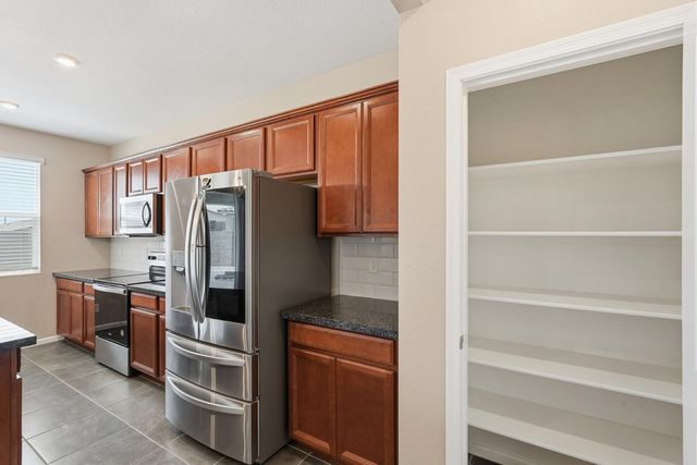 17851 W Daley Lane, Surprise, AZ 85387