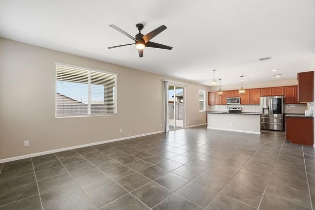 17851 W Daley Lane, Surprise, AZ 85387