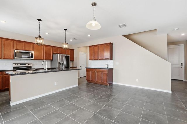 17851 W Daley Lane, Surprise, AZ 85387