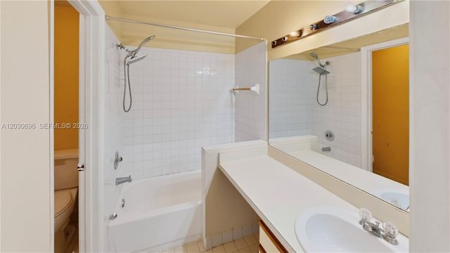 889 Hamilton Drive 889E, Homestead, FL 33034