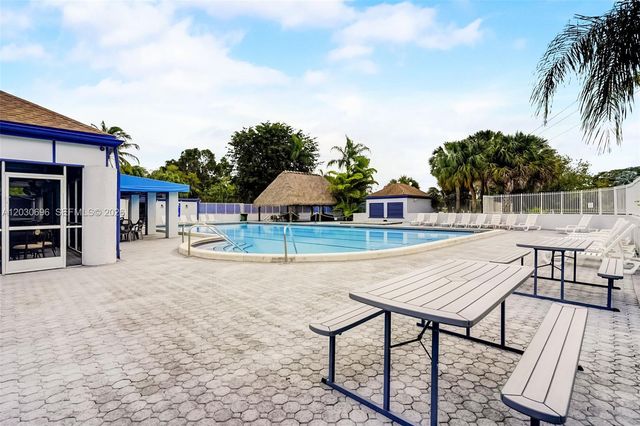 889 Hamilton Drive 889E, Homestead, FL 33034
