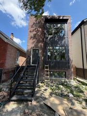 643 N Trumbull Avenue, Chicago, IL 60624