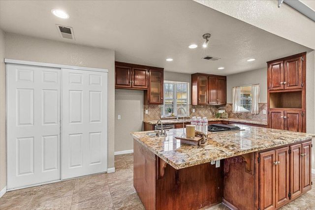 210 Rowland Ave, Modesto, CA 95354