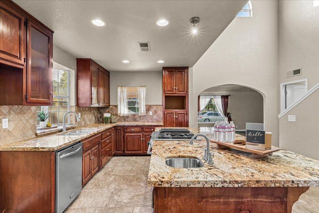 210 Rowland Ave, Modesto, CA 95354