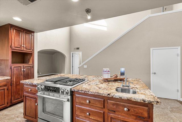 210 Rowland Ave, Modesto, CA 95354