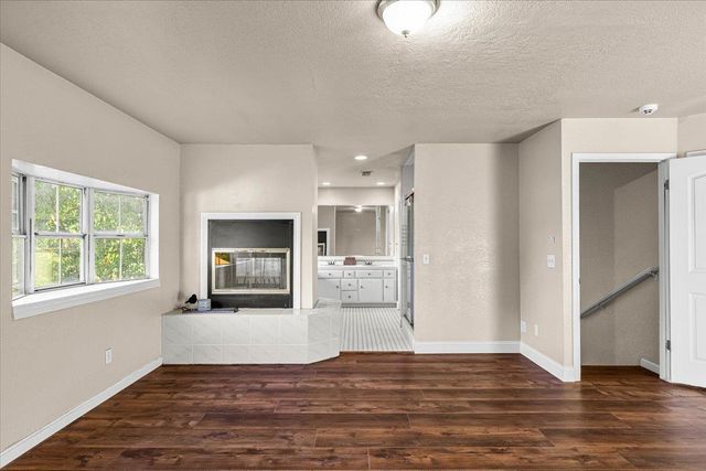 210 Rowland Ave, Modesto, CA 95354