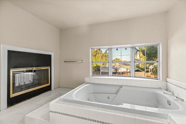 210 Rowland Ave, Modesto, CA 95354