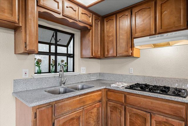 210 Rowland Ave, Modesto, CA 95354