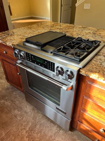 210 Rowland Ave, Modesto, CA 95354