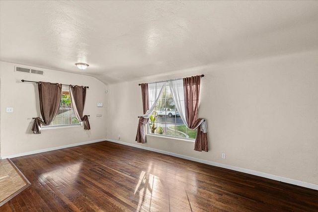 210 Rowland Ave, Modesto, CA 95354