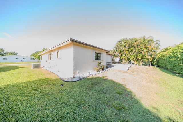 6431 Hitchin Post Way, Delray Beach, FL 33484