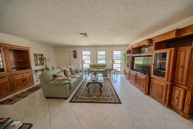 6431 Hitchin Post Way, Delray Beach, FL 33484