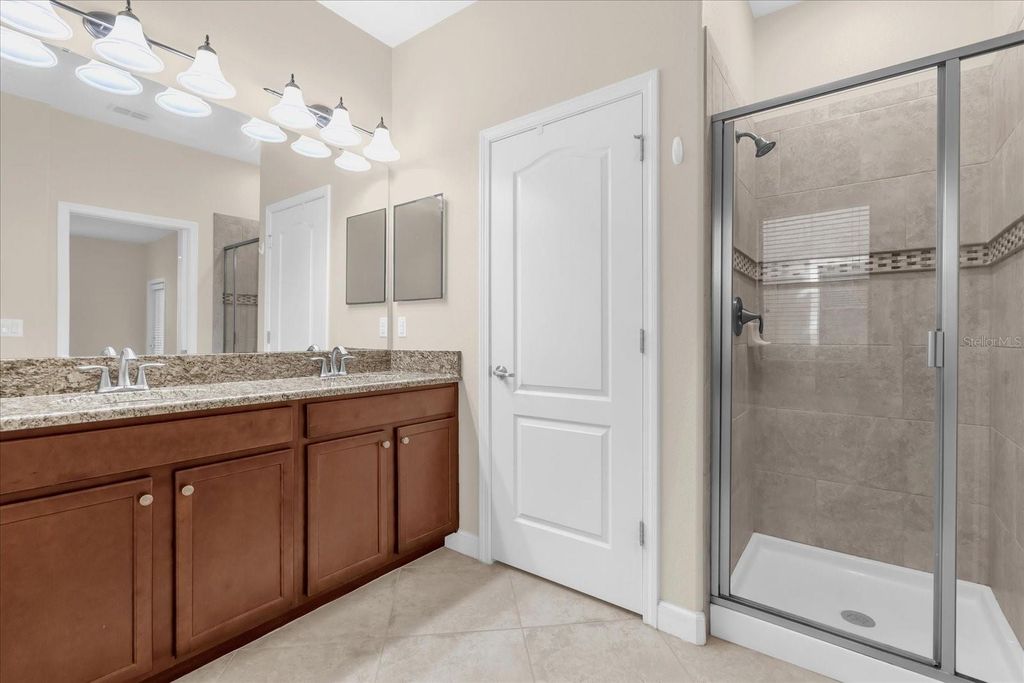 Image 17 of property listing at 8933 AZALEA SANDS LANE 8933, Davenport, FL 33896