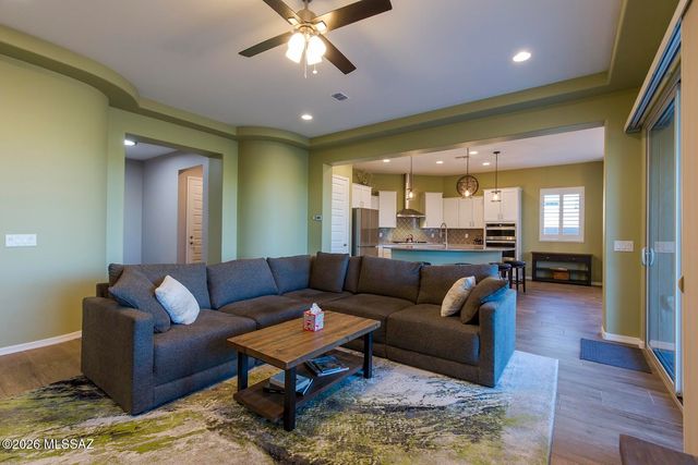 6891 W Cliff Spring Trail, Marana, AZ 85658