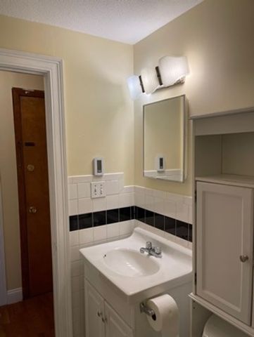 18 Germain Ave 1, Quincy, MA 02169