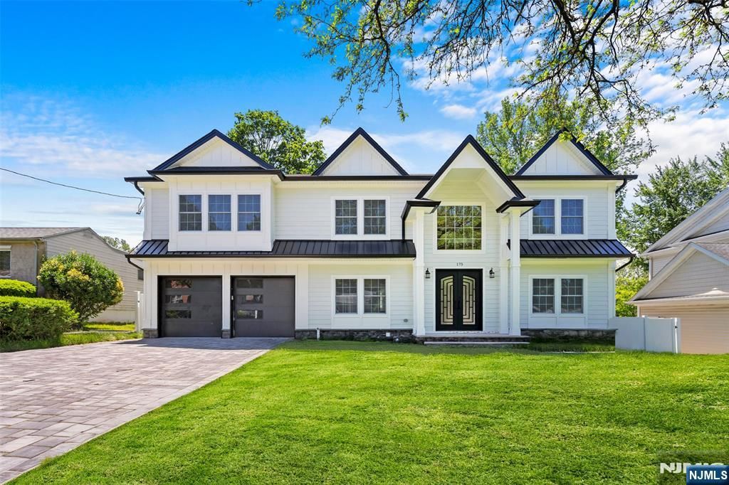 239 Greenway Terrace, River Edge, NJ 07661