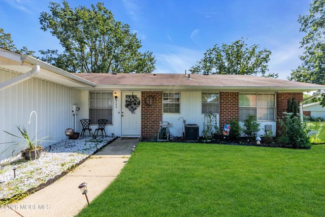 915 Dumbarton Drive A, Lakewood, NJ 08701