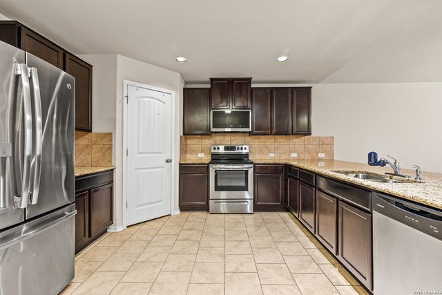 6919 Quantum Loop, San Antonio, TX 78252