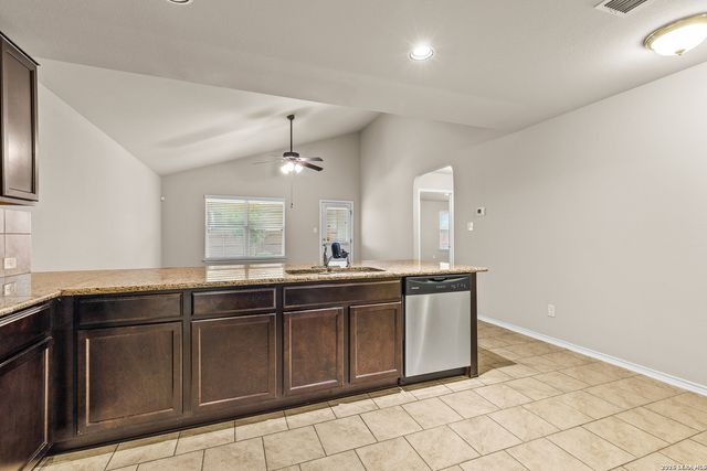 6919 Quantum Loop, San Antonio, TX 78252