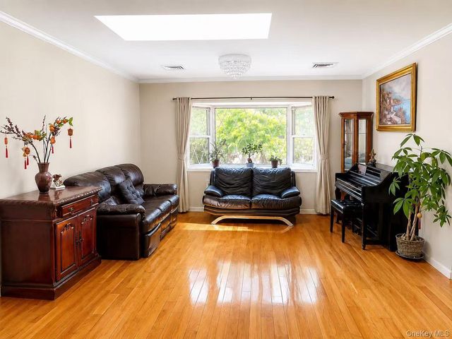 110 Leahy Street, Jericho, NY 11753