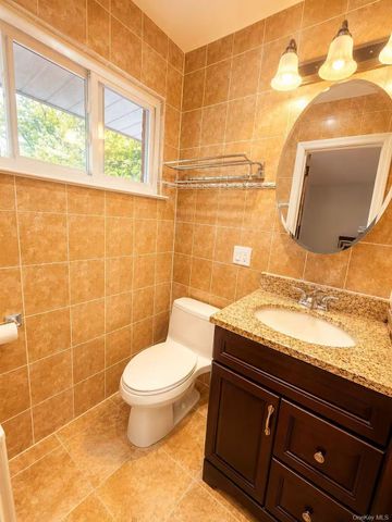 110 Leahy Street, Jericho, NY 11753