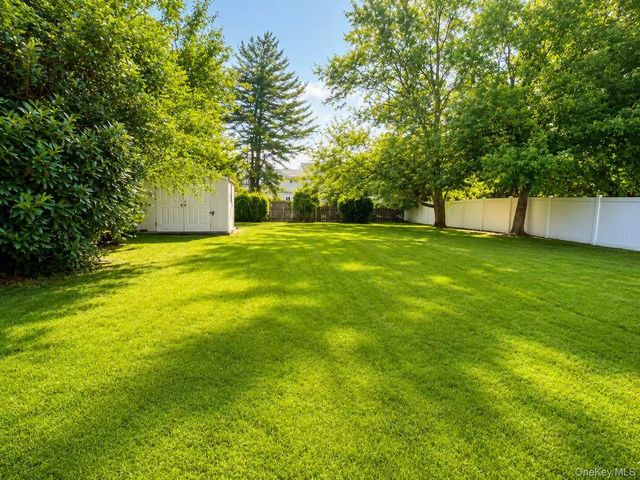 110 Leahy Street, Jericho, NY 11753