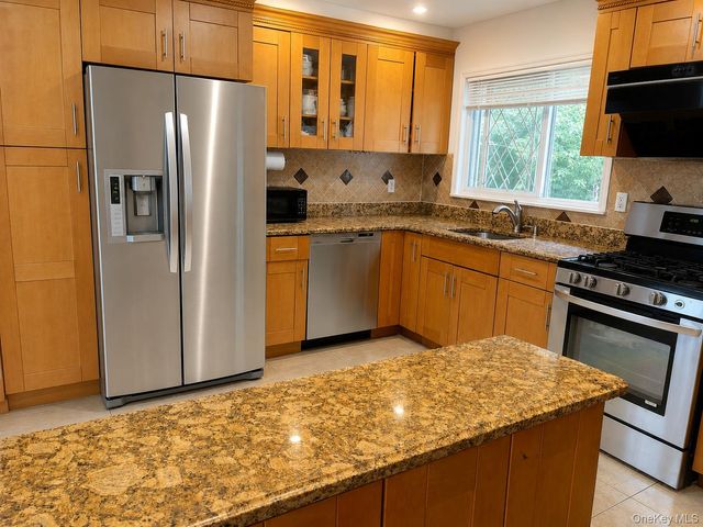 110 Leahy Street, Jericho, NY 11753