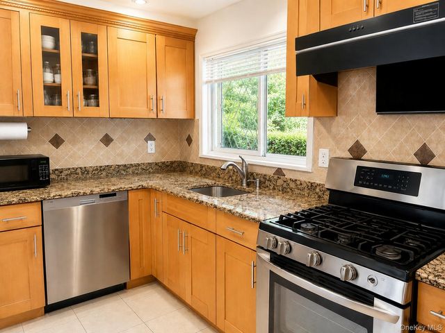 110 Leahy Street, Jericho, NY 11753