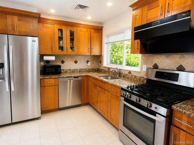 110 Leahy Street, Jericho, NY 11753