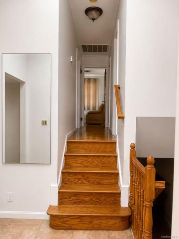 110 Leahy Street, Jericho, NY 11753