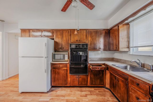 14615 27th Avenue, Flushing, NY 11354