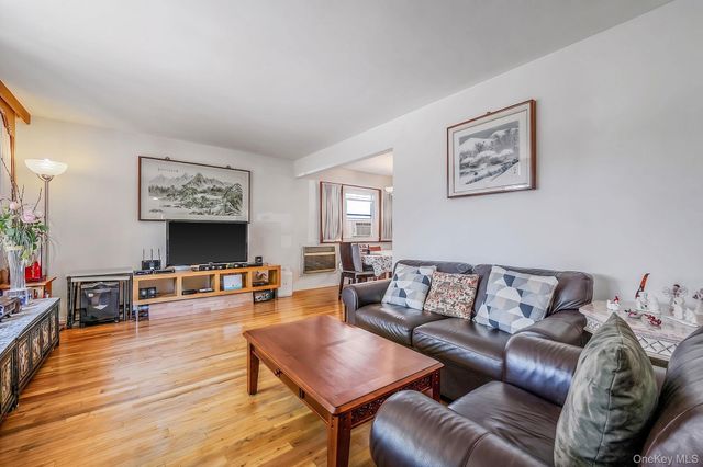 14615 27th Avenue, Flushing, NY 11354