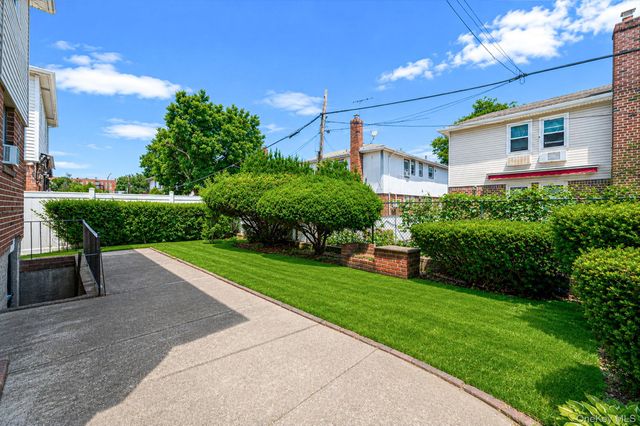 14615 27th Avenue, Flushing, NY 11354