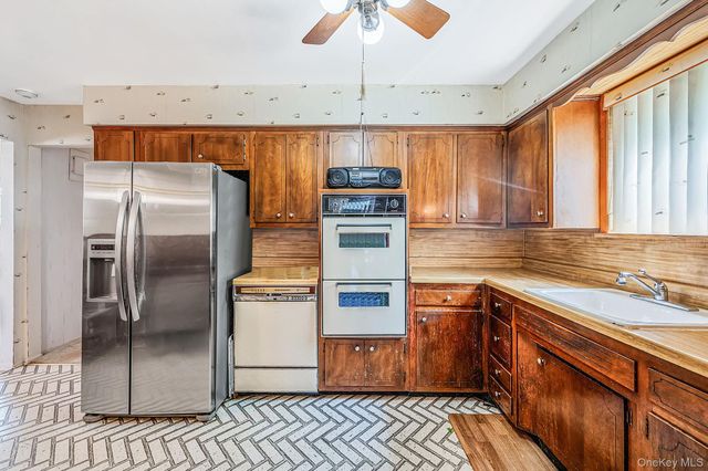 14615 27th Avenue, Flushing, NY 11354