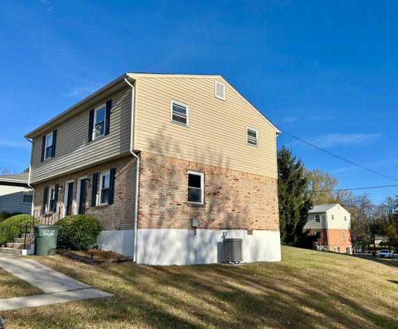 913 Page St, Salem, VA 24153