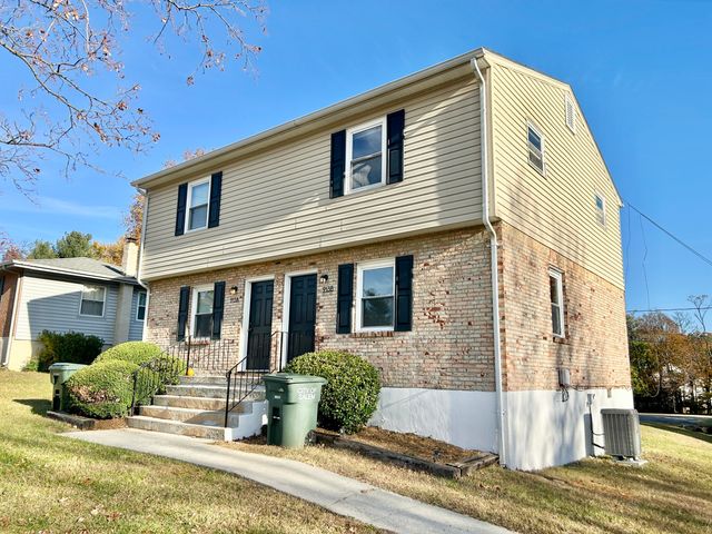 913 Page St, Salem, VA 24153