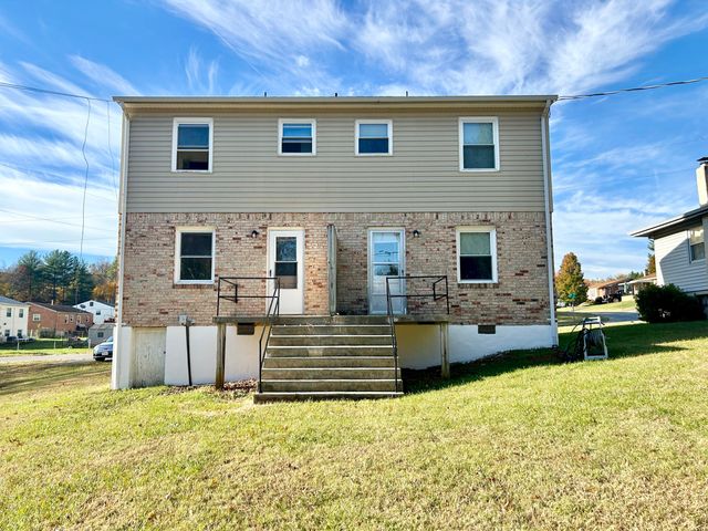 913 Page St, Salem, VA 24153