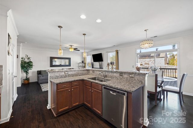 2811 Berry Creek Road, Charlotte, NC 28214