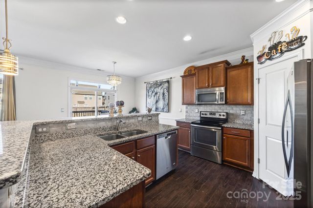 2811 Berry Creek Road, Charlotte, NC 28214